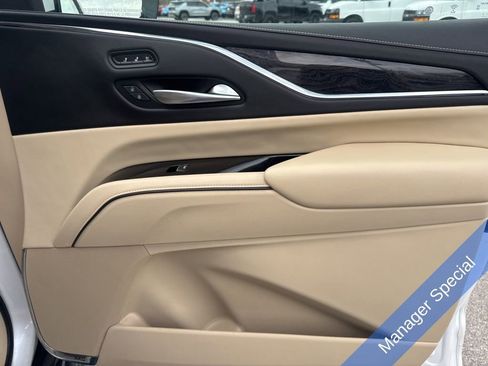 Used 2021 Cadillac Escalade ESV Premium Luxury image 31