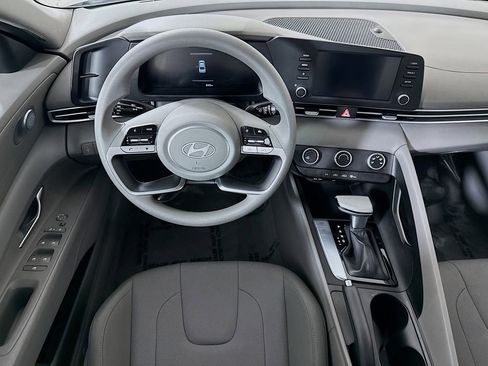 Certified 2024 Hyundai Elantra SE image 4