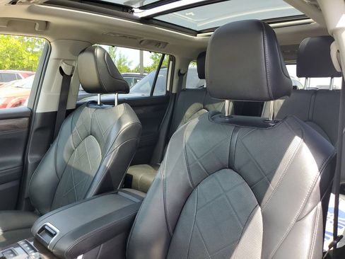 Used 2022 Toyota Highlander Platinum AWD/4WD image 12