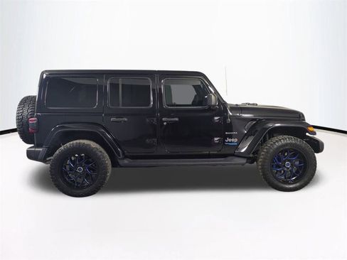 Used 2022 Jeep Wrangler Unlimited Sahara w/ Cold Weather Group image 4