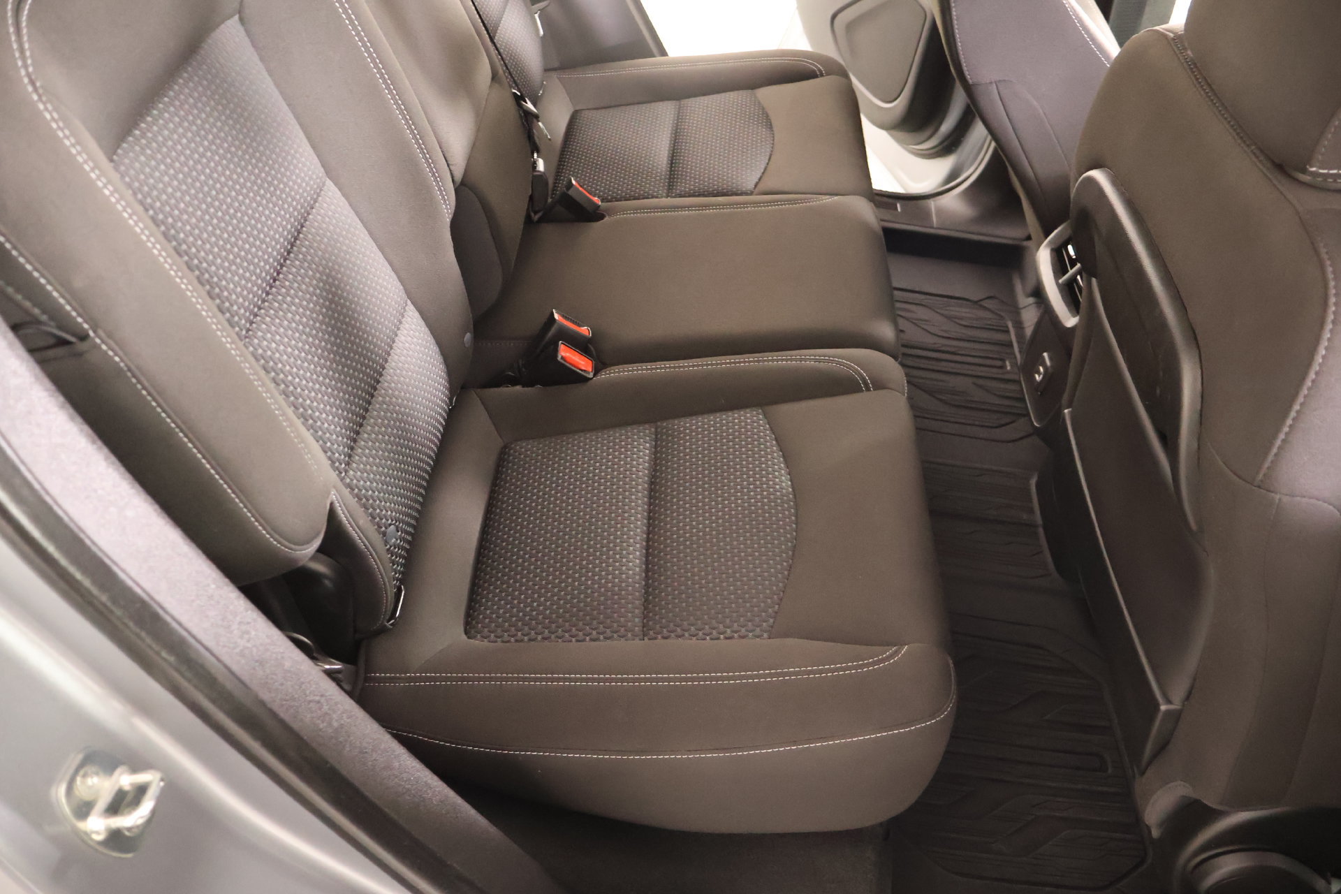 Used 2023 GMC Terrain SLE w/ LPO, Floor Liner Package FWD image 13