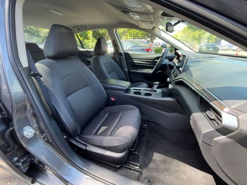 Used 2025 Nissan Altima 2.5 SV FWD image 36