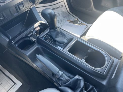 Used 2022 Toyota Tacoma SR AWD/4WD image 19