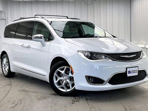 Used 2020 Chrysler Pacifica Limited image 35