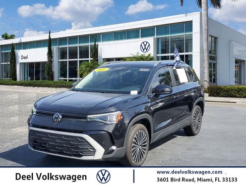 Used 2025 Volkswagen Taos SE w/ Panoramic Sunroof Package image 1