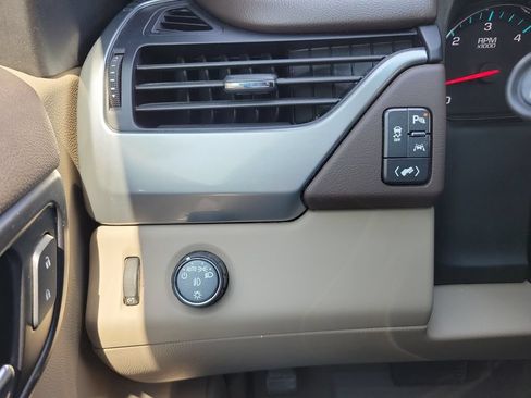 Used 2020 Chevrolet Suburban Premier RWD image 27