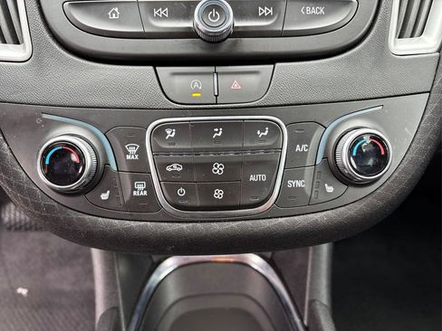 Used 2025 Chevrolet Malibu LT FWD image 30
