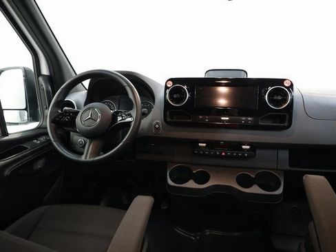 Used 2025 Mercedes-Benz Sprinter 2500 image 64