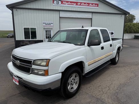Used 2006 Chevrolet Silverado 1500 LT w/ Light Duty Power Package AWD/4WD image 10