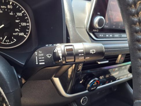 Used 2021 Nissan Rogue SL FWD image 17