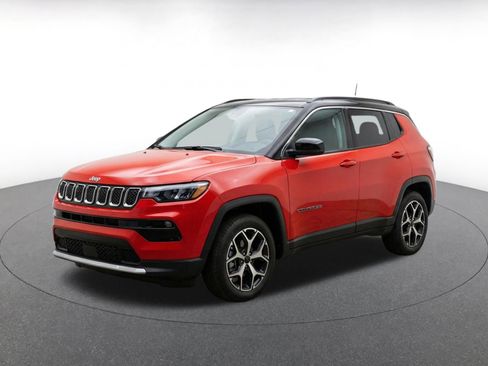 Used 2025 Jeep Compass Limited AWD/4WD image 3