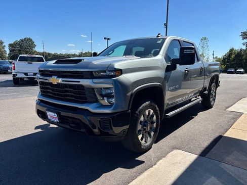 Used 2024 Chevrolet Silverado 2500 Custom w/ Custom Value Package image 8