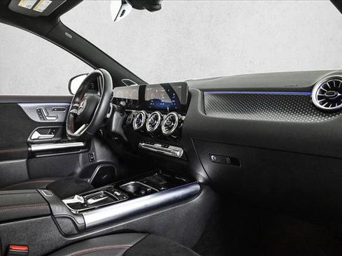 Used 2025 Mercedes-Benz GLA 250 4MATIC image 23