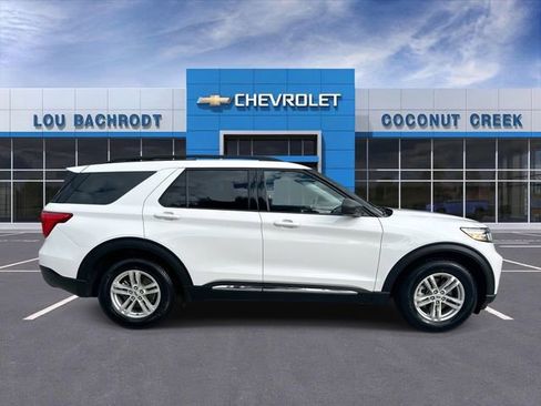 Used 2024 Ford Explorer XLT w/ Equipment Group 202A image 9