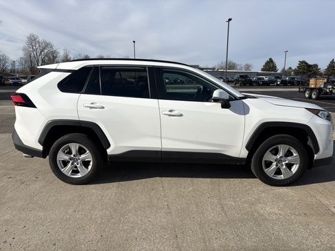 Used 2019 Toyota RAV4 XLE image 3