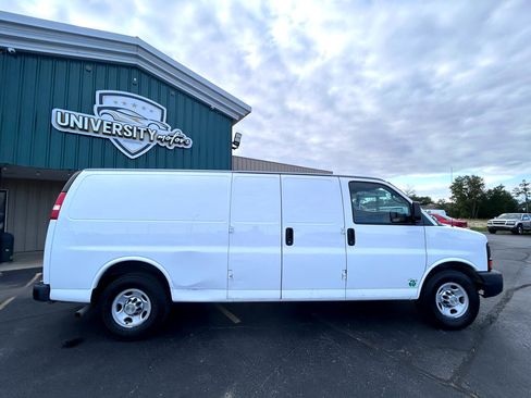 Used 2014 Chevrolet Express 3500 Extended image 2