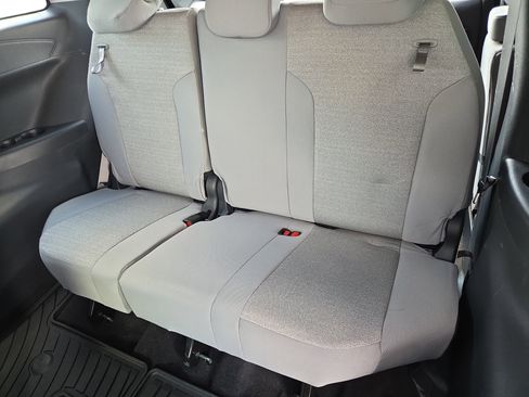 Used 2025 Toyota Sienna LE w/ LE Plus Package AWD/4WD image 18