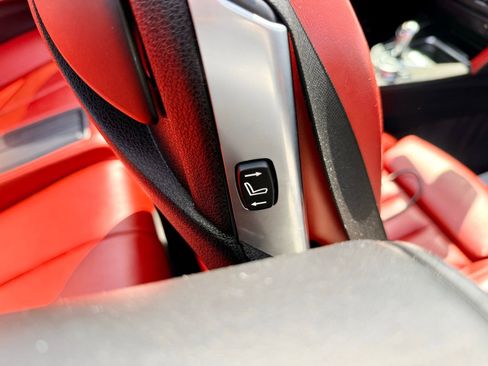 Used 2018 BMW M4 Convertible image 33