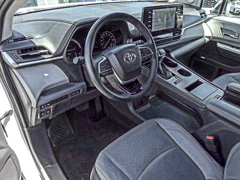 Used 2023 Toyota Sienna Limited AWD/4WD image 9