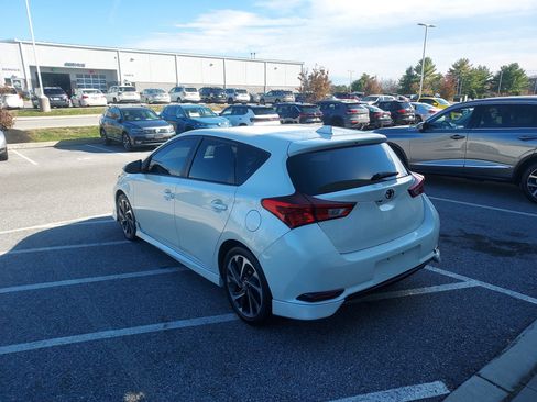 Used 2018 Toyota Corolla iM image 5