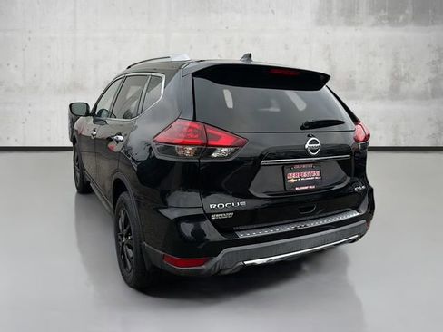Used 2018 Nissan Rogue SV image 7