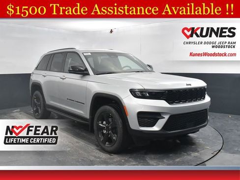 New 2025 Jeep Grand Cherokee Altitude w/ MOPAR Finishing Package AWD/4WD image 1
