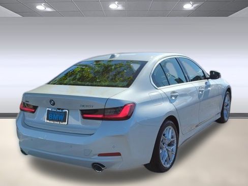 Used 2025 BMW 330i xDrive Sedan w/ Convenience Package image 9