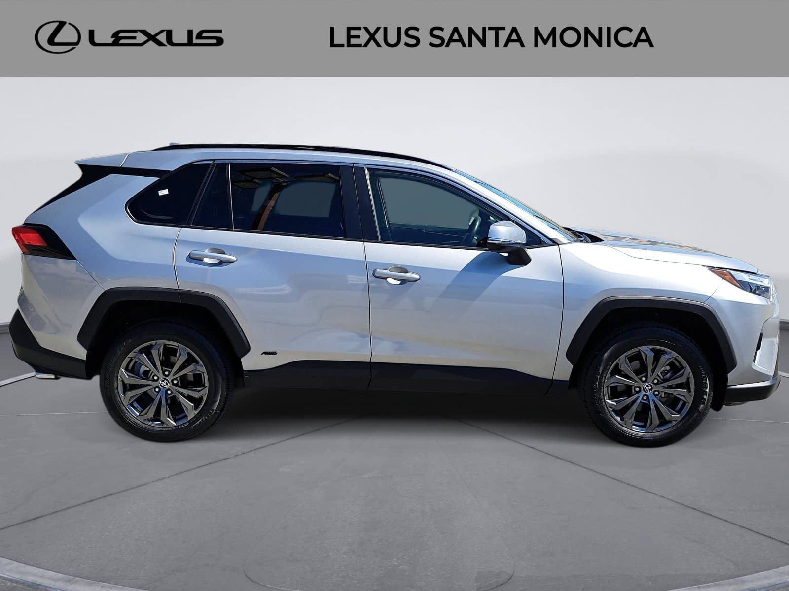 Used 2023 Toyota RAV4 XLE Premium AWD/4WD image 4
