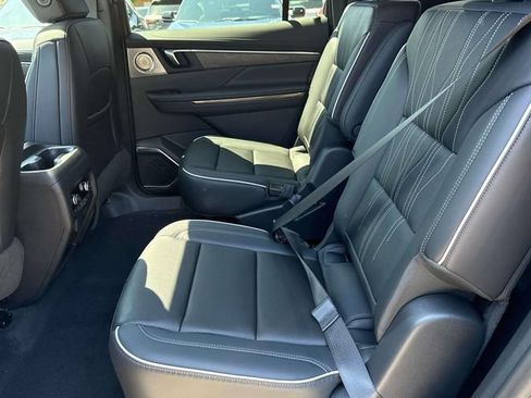New 2026 Buick Enclave Avenir w/ Super Cruise Package FWD image 11