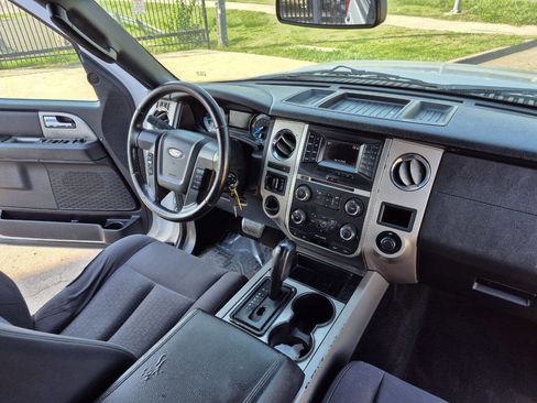 Used 2015 Ford Expedition XLT image 20