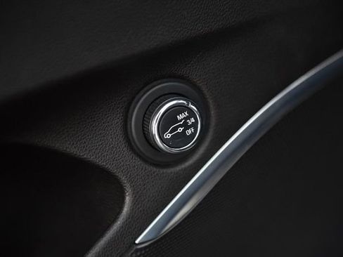 Used 2019 Buick Enclave Essence FWD image 9
