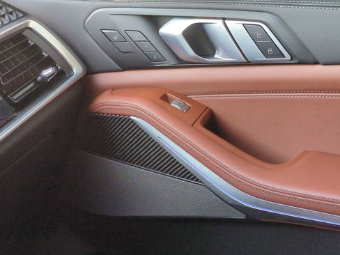 Used 2025 BMW X7 M60i image 39