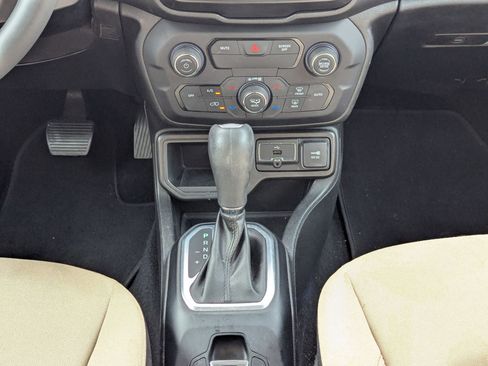 Used 2018 Jeep Renegade Latitude w/ Safety & Security Group image 14