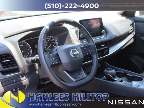 Used 2025 Nissan Rogue SV FWD image 12