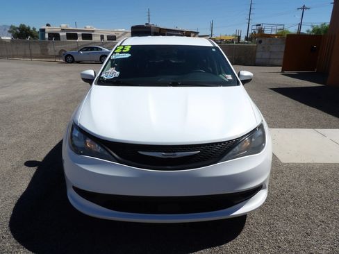 Used 2023 Chrysler Voyager LX FWD image 3