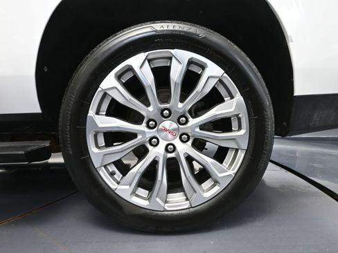 Used 2024 GMC Yukon XL Denali w/ Advanced Technology Package AWD/4WD image 16