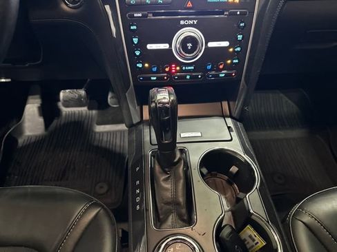 Used 2018 Ford Explorer Platinum image 19