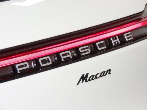 Certified 2026 Porsche Macan AWD/4WD image 12