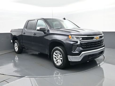 Used 2024 Chevrolet Silverado 1500 LT AWD/4WD image 3