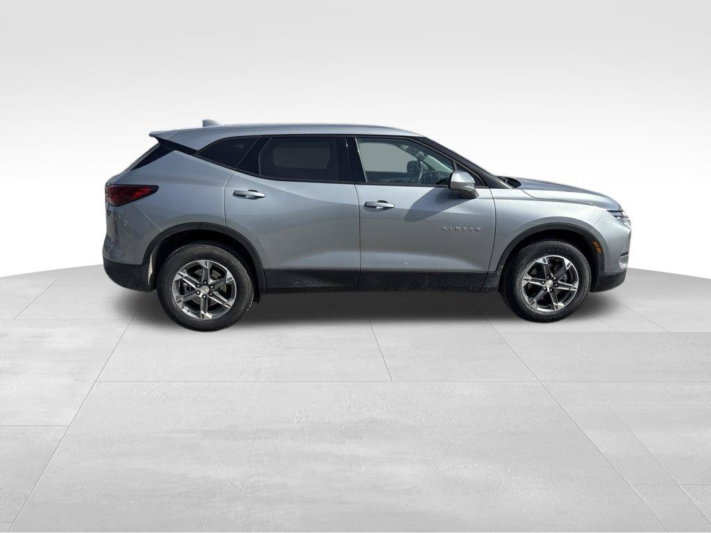 Used 2025 Chevrolet Blazer LT FWD image 8