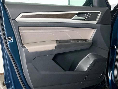 Used 2022 Volkswagen Atlas SE image 40