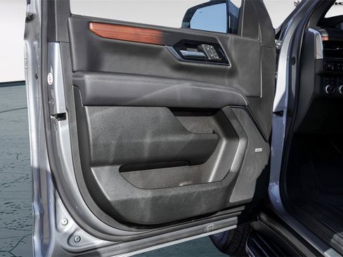 Certified 2025 GMC Yukon Denali image 24