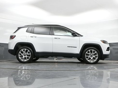 Used 2025 Jeep Compass Limited AWD/4WD image 41
