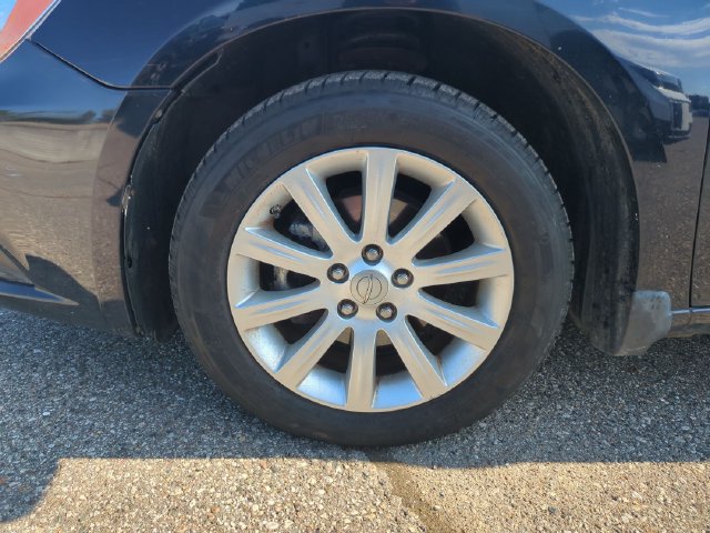 Used 2011 Chrysler 200 Touring FWD image 21