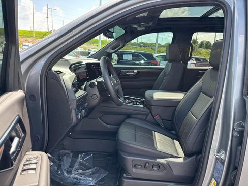 Used 2025 Chevrolet Suburban High Country w/ Sun And Tow Package AWD/4WD image 9