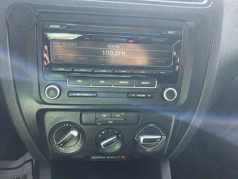 Used 2013 Volkswagen Jetta SE FWD image 19
