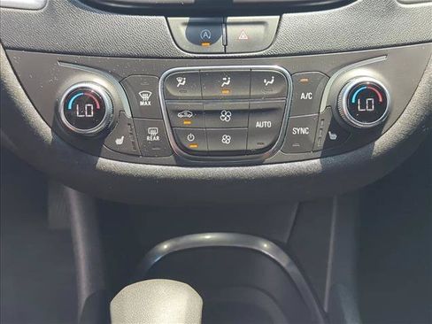 Used 2022 Chevrolet Malibu LT FWD image 21