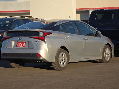 Used 2022 Toyota Prius L Eco image 4