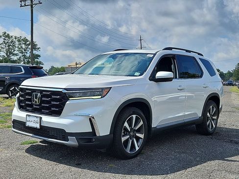 Used 2023 Honda Pilot Touring image 3