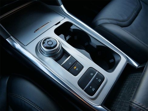 Used 2023 Ford Explorer Platinum w/ Technology Package image 22